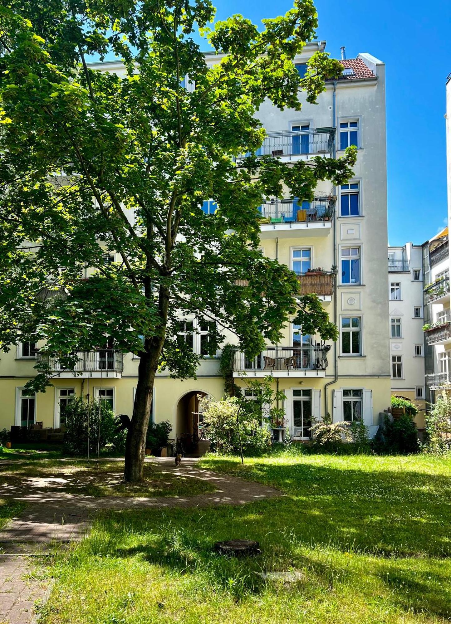 In Einem Ruhigen Garten, In Der Mitte Appartement Berlijn